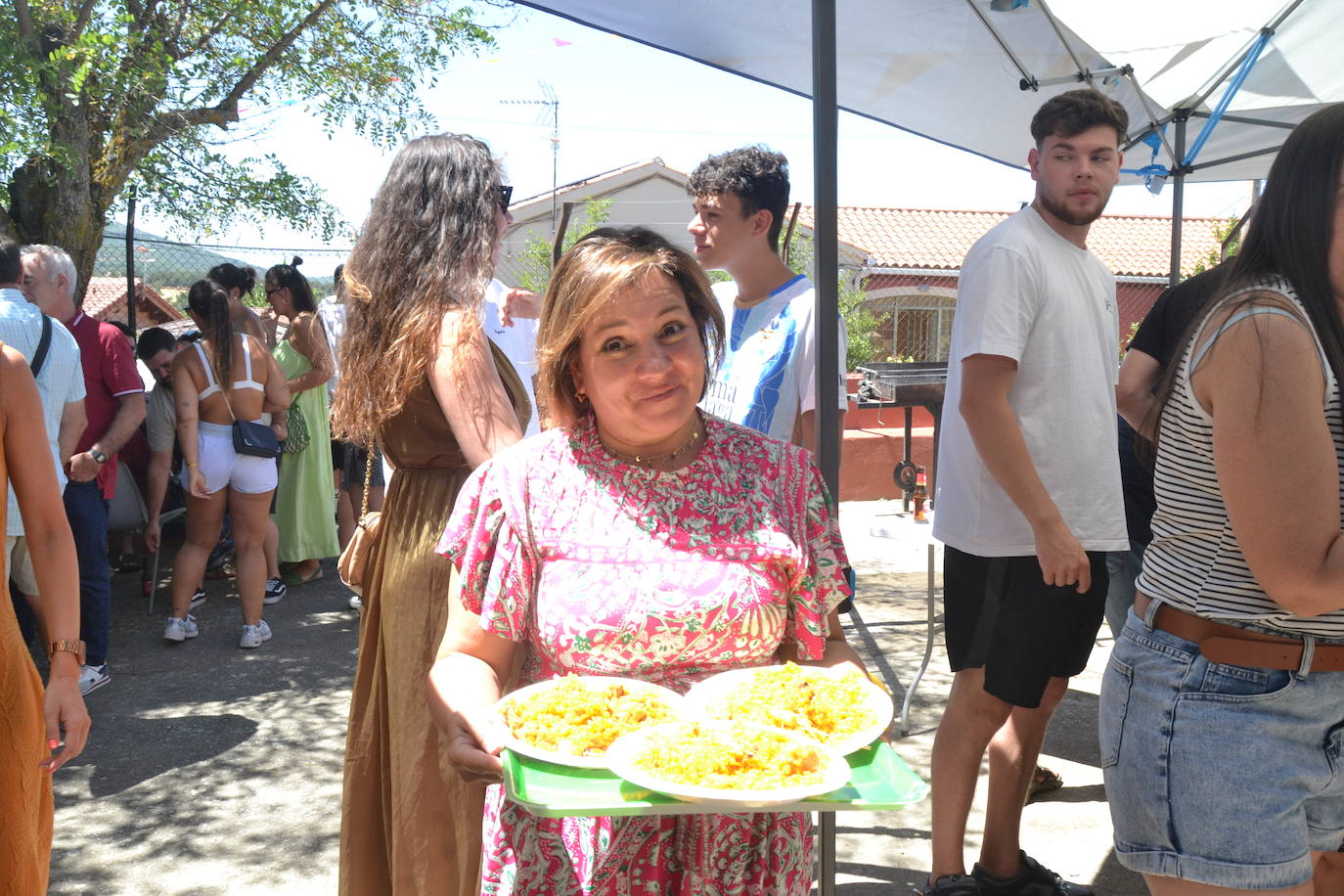 Rinconada riega con sangría y paella sus fiestas