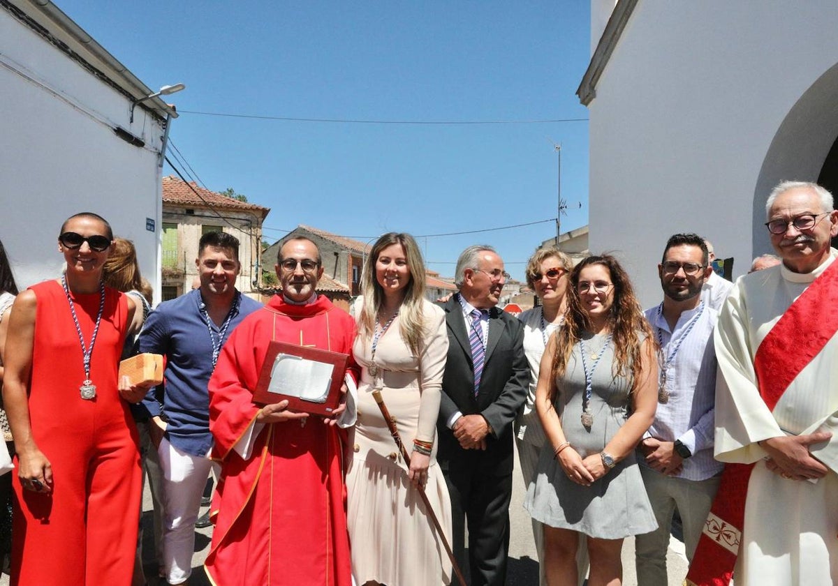 Fuentes de Oñoro celebra Santiago Apóstol y reconoce los 25 años de sacerdocio de su párroco