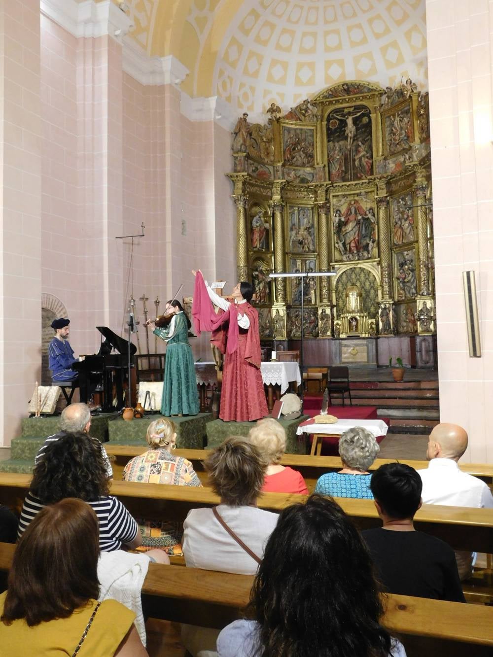 Como un guante, “Arcos y Ecos” en la iglesia de Cantalapiedra
