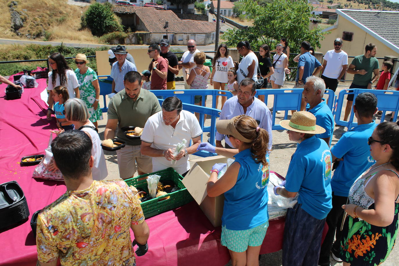 Frades de la Sierra disfruta de sus fiestas con buen sabor