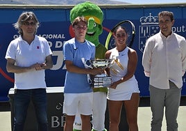 Luis Francisco Martín, Pablo Pérez, Julia Millán y Rubén Martín, en la entrega de premios del Open de Tenis de Béjar