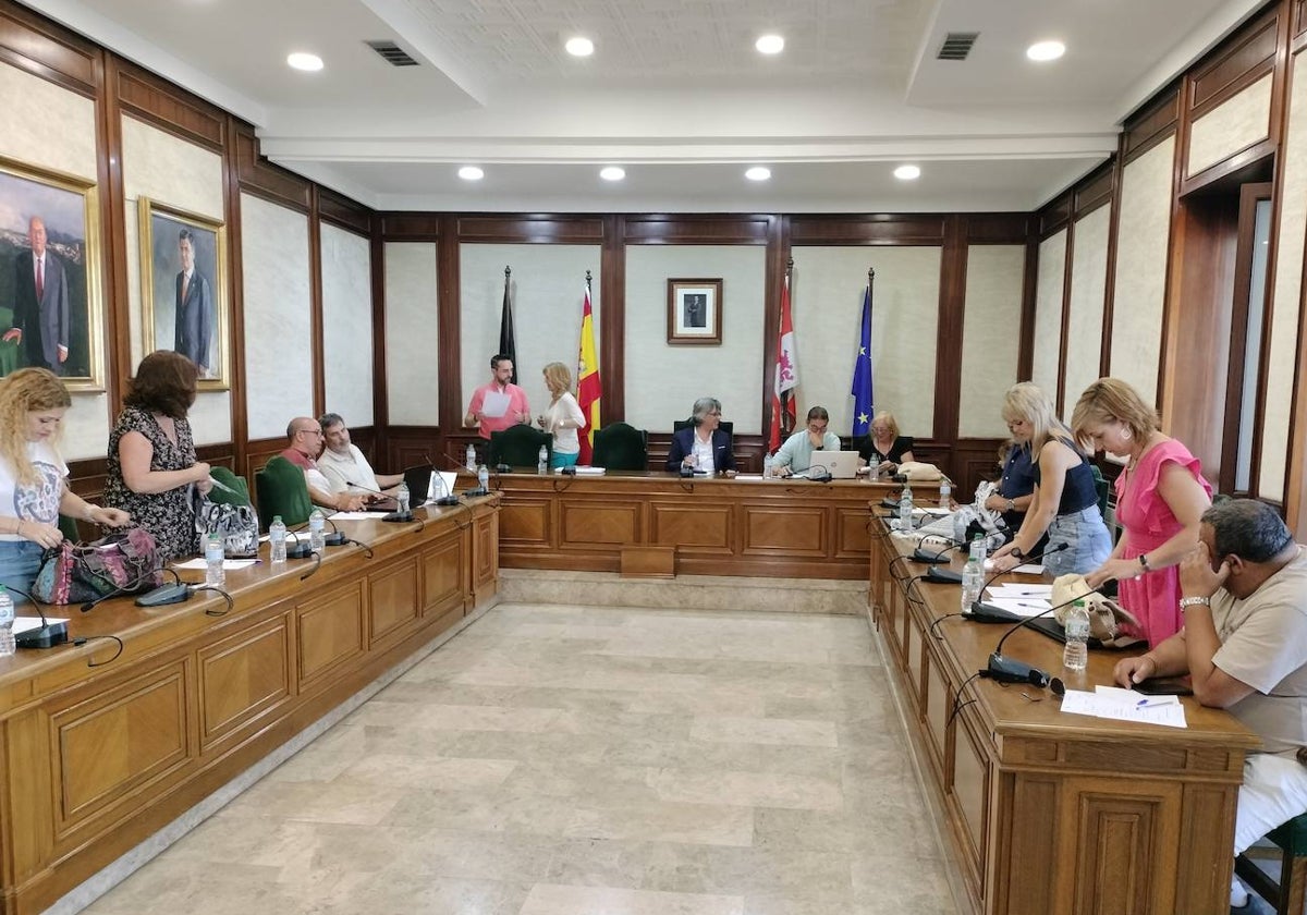 Imagen de la sesión celebrada este lunes en el Ayuntamiento de Béjar.