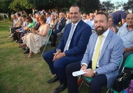 El alcalde, David Mingo, junto al pregonero, Fernando de la Calle
