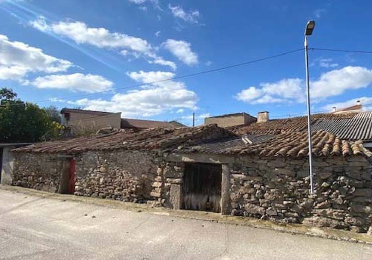 Fachada exterior de la antigua fragua en Villaseco de los Gamitos