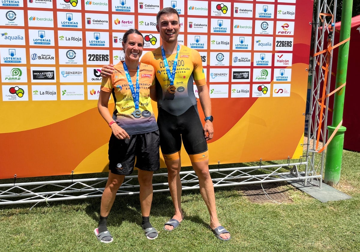 Montse Acera y Dani Cuadrado, con sus medallas.