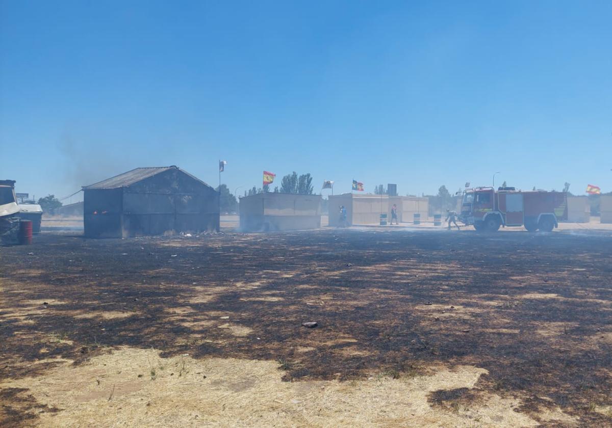 Un incendio en Santa Marta quema varias casetas de las peñas en plenas fiestas