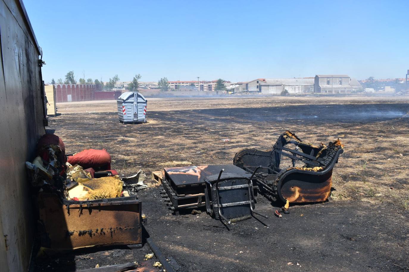 Así han quedado las casetas de las peñas de Santa Marta afectadas por el incendio