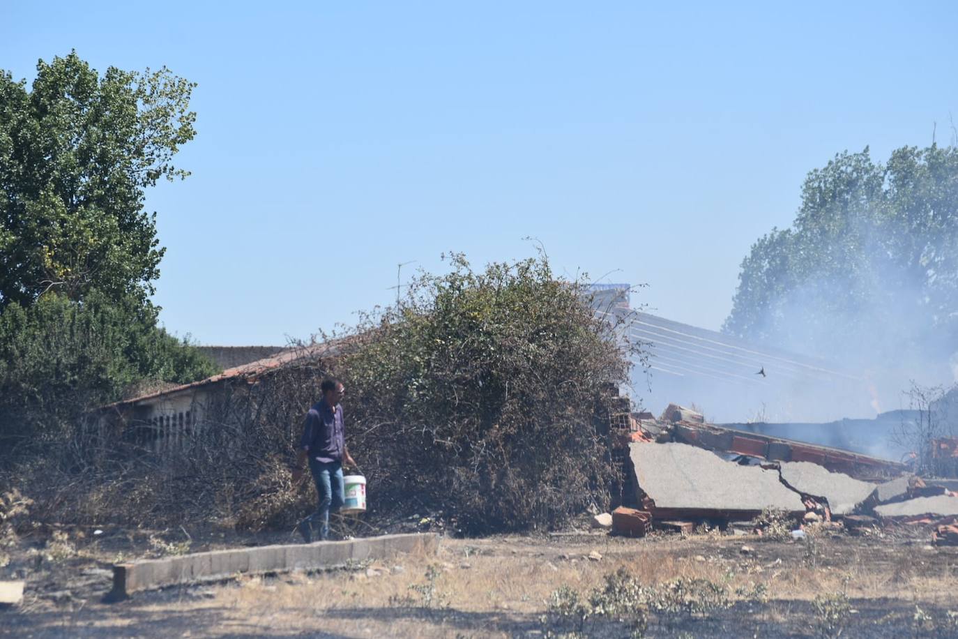 Así han quedado las casetas de las peñas de Santa Marta afectadas por el incendio