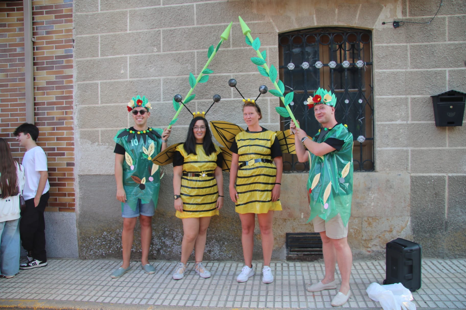 Mil pañoletas, pregón y disfraces en la fiesta de San Cristóbal de la Cuesta