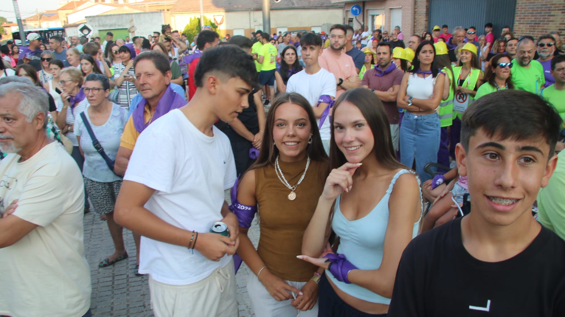 Mil pañoletas, pregón y disfraces en la fiesta de San Cristóbal de la Cuesta