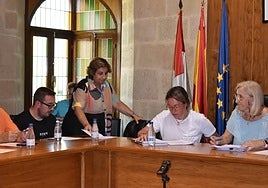 La popular, Ana Isabel Mateos, tras tomar posesión en el pleno.