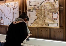 Una exposición en la Sala de la Columna.