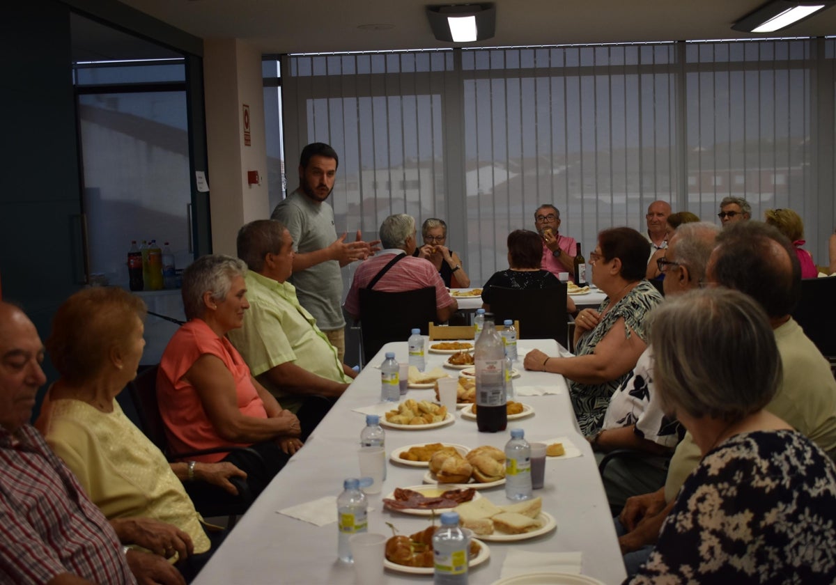 San Cristóbal de la Cuesta, volcado con sus mayores