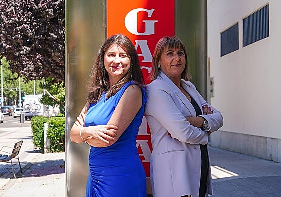 Miryam Rodríguez, concejala de Familia (PP), y María García, concejala del PSOE en Salamanca.