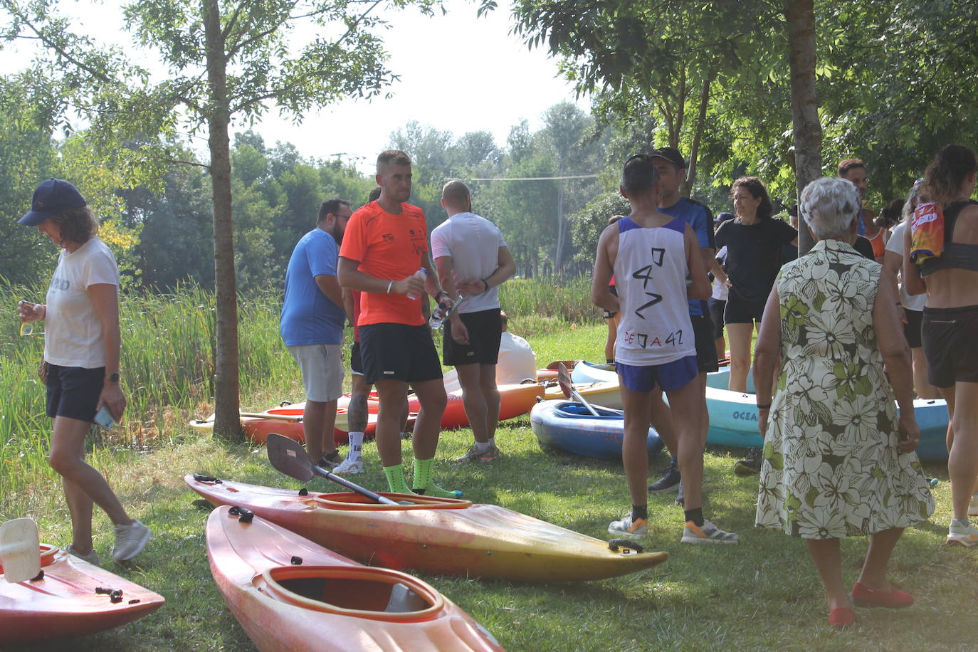Las piraguas surcan las aguas en la XII Combinada del Águeda en Ciudad Rodrigo