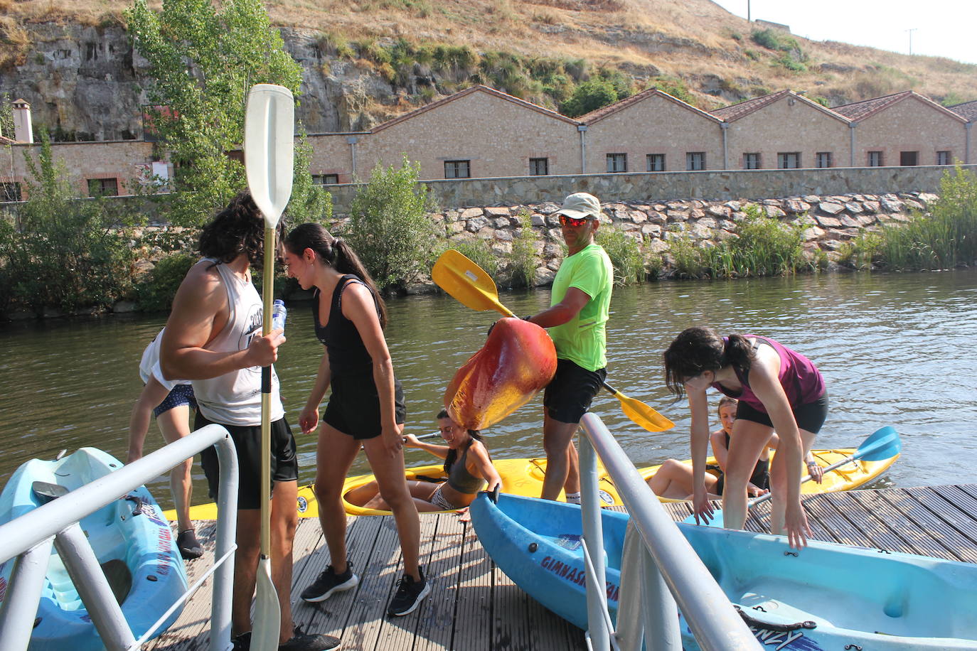 Las piraguas surcan las aguas en la XII Combinada del Águeda en Ciudad Rodrigo
