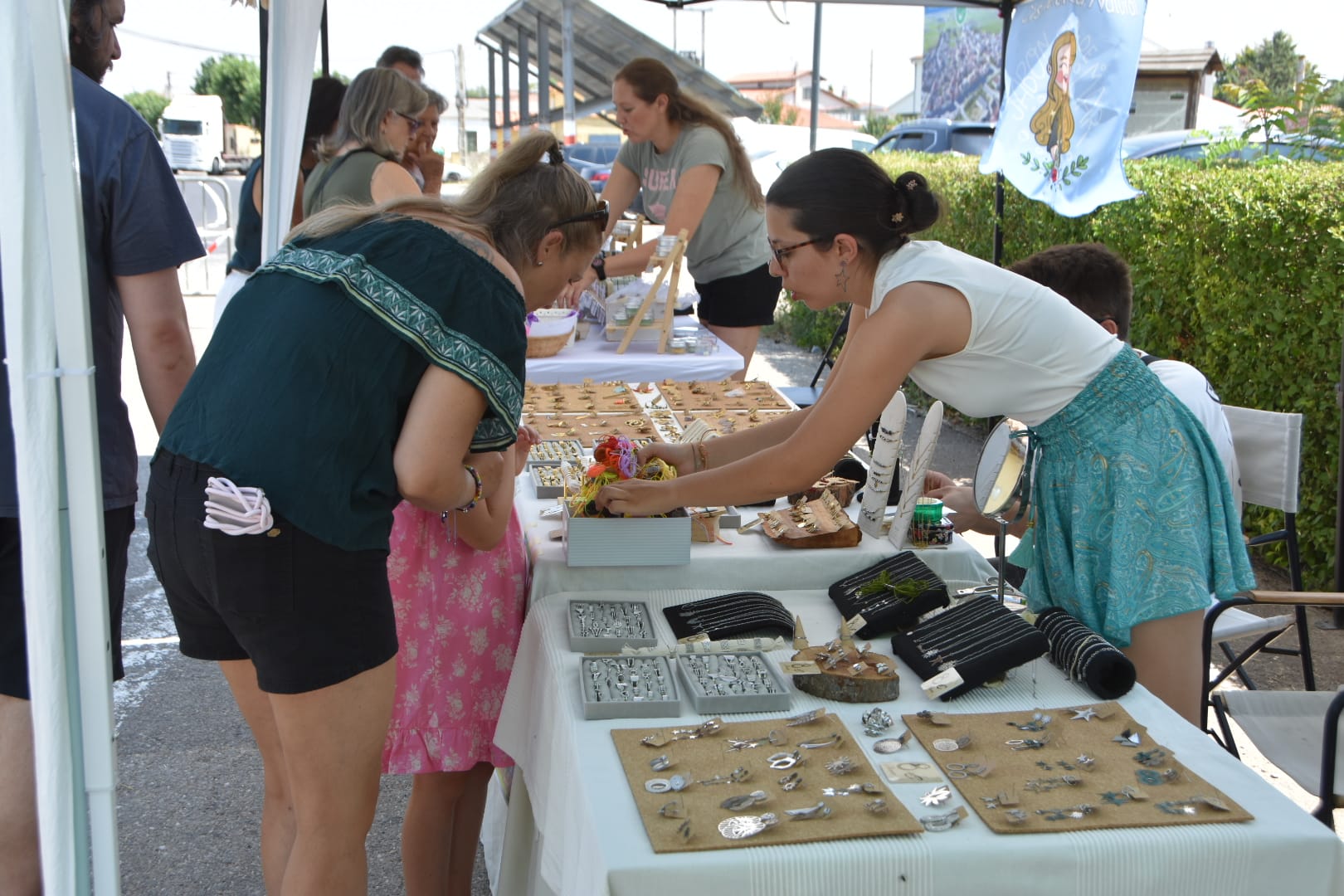 Sabor, artesanía y ambiente festivo en La Vellés