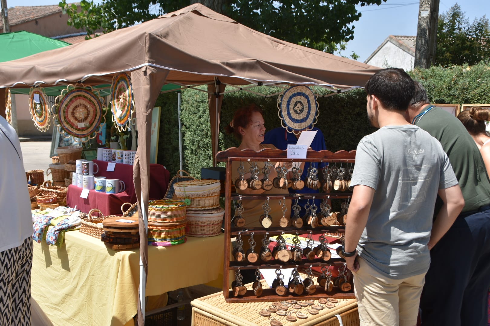 Sabor, artesanía y ambiente festivo en La Vellés