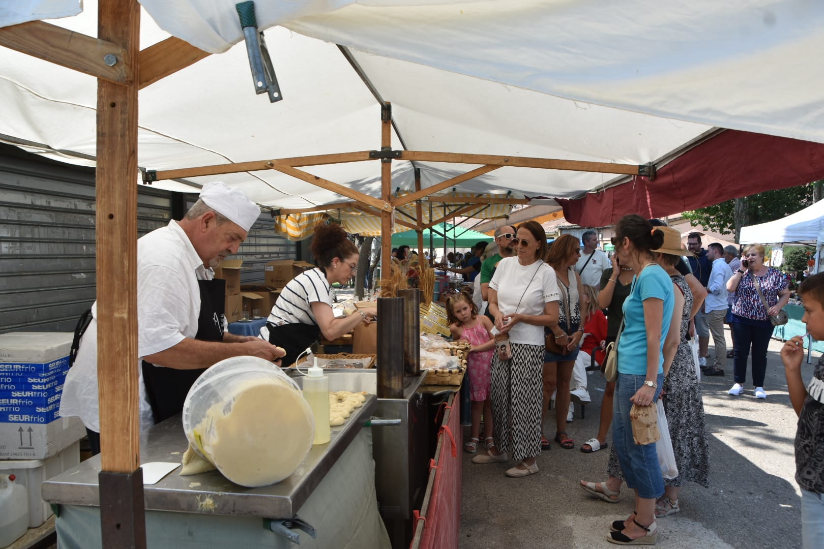 Sabor, artesanía y ambiente festivo en La Vellés