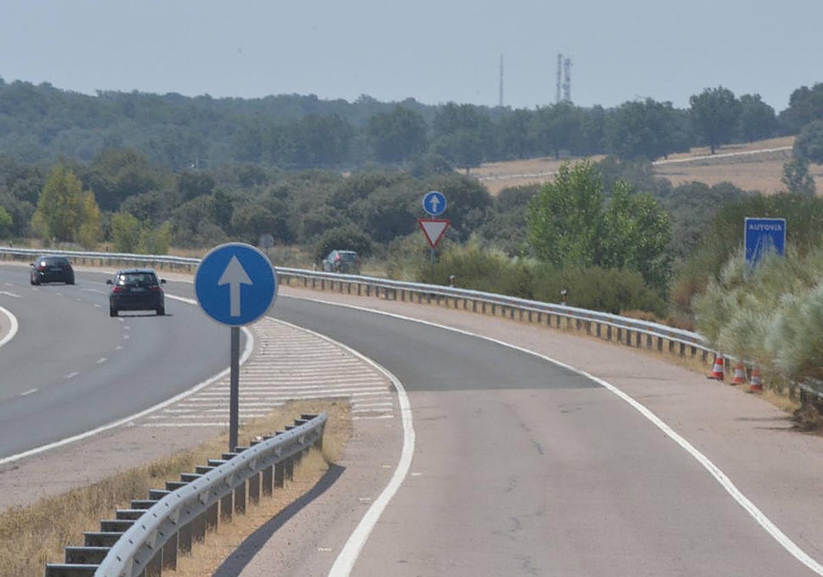 Imagen principal - Una fallecida y cuatro heridos, entre ellos un bebé de cinco meses, en un accidente en Sancti-Spíritus