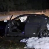 Imagen de uno de los coches que han ardido en la madrugada de este sábado en Peralejos de Abajo.