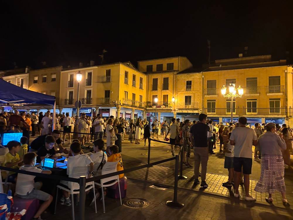 Multitudinaria respuesta a la gala solidaria Airadilos en Peñaranda