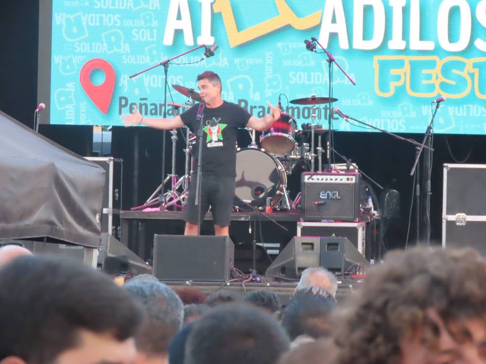 Multitudinaria respuesta a la gala solidaria Airadilos en Peñaranda