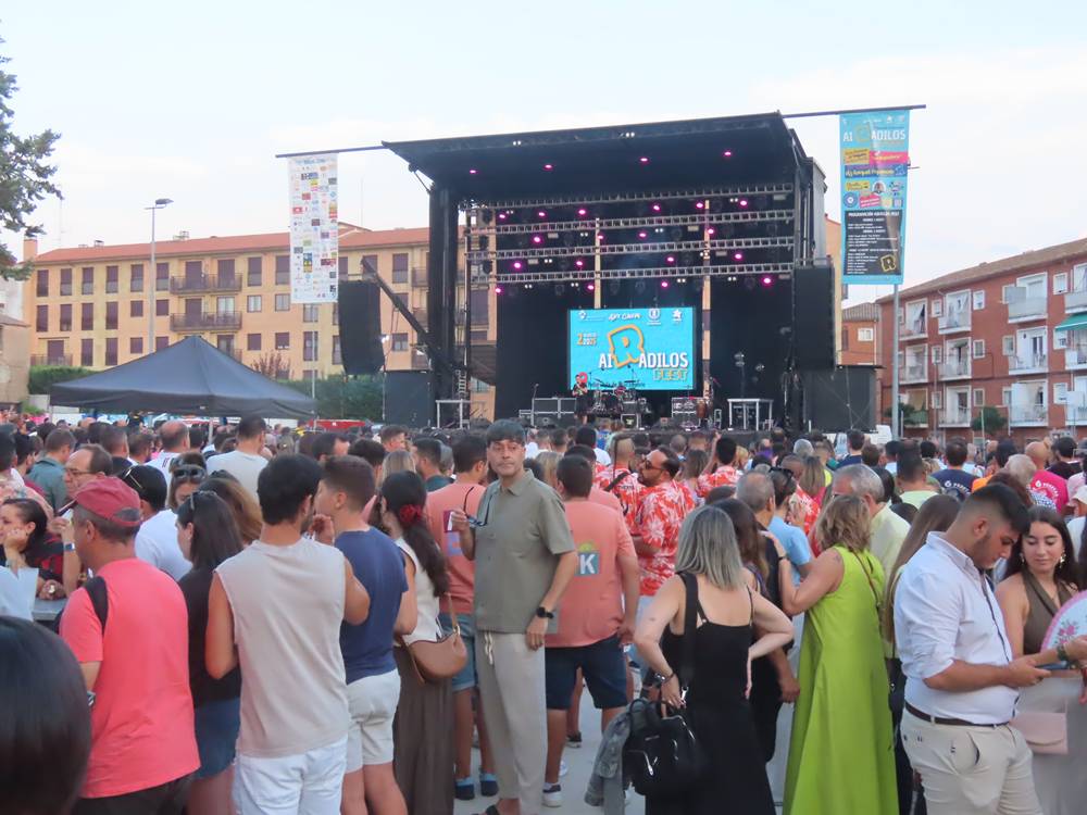 Multitudinaria respuesta a la gala solidaria Airadilos en Peñaranda