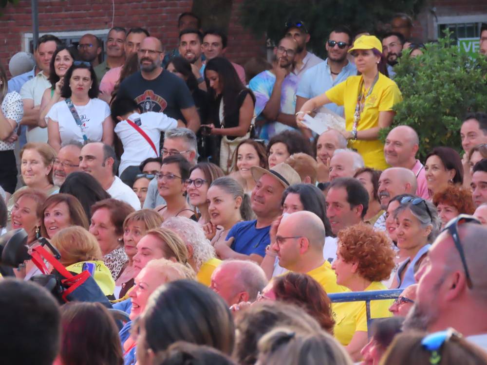 Multitudinaria respuesta a la gala solidaria Airadilos en Peñaranda
