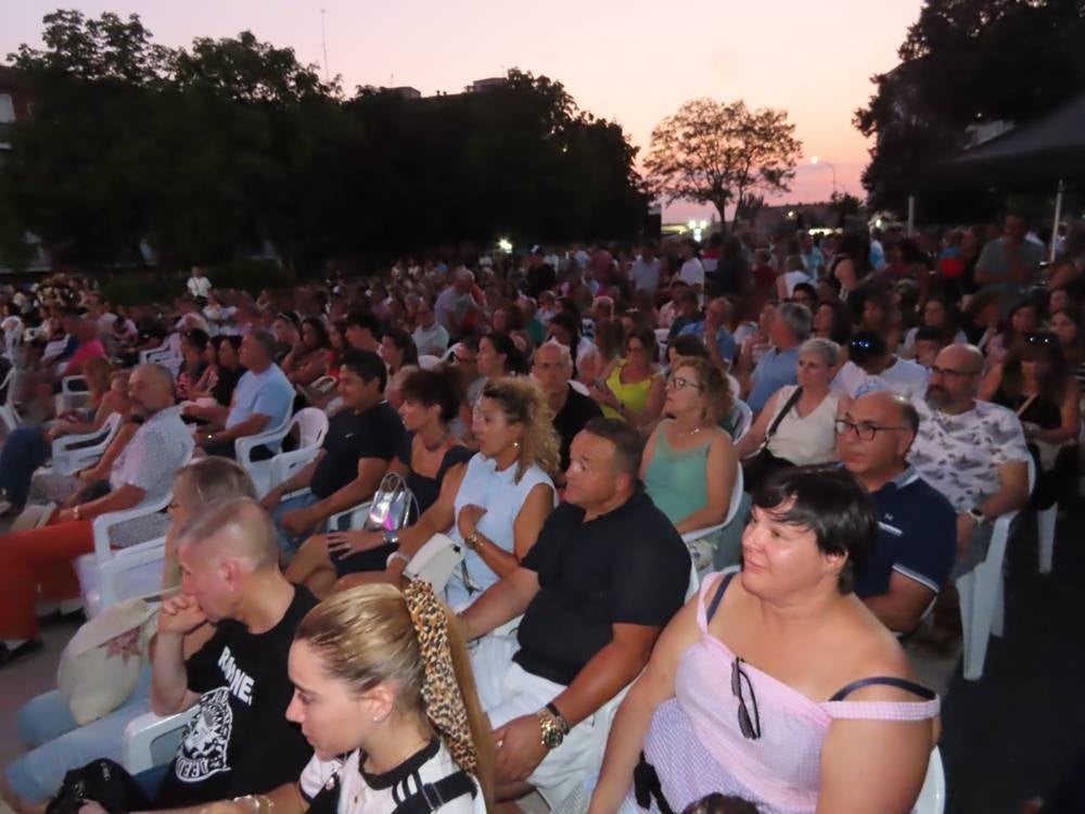 Multitudinaria respuesta a la gala solidaria Airadilos en Peñaranda