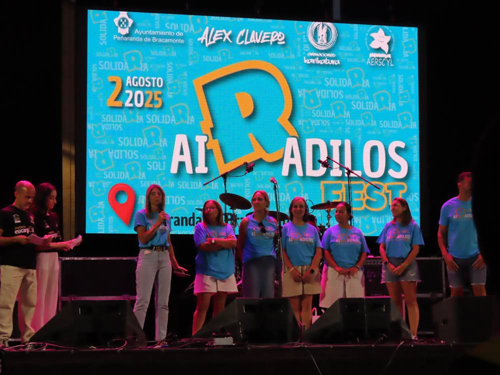 Multitudinaria respuesta a la gala solidaria Airadilos en Peñaranda