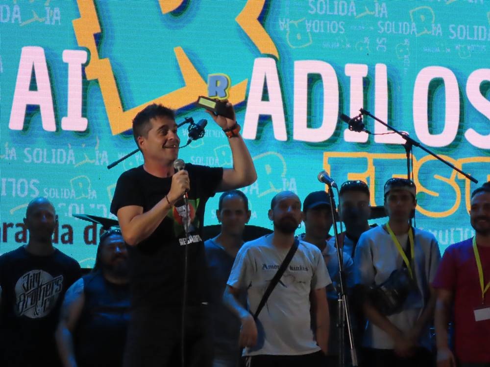 Multitudinaria respuesta a la gala solidaria Airadilos en Peñaranda