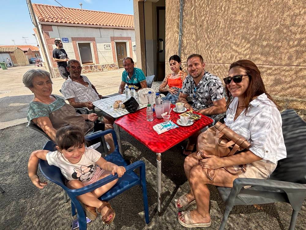 Medio millar en la paella de Villar de Gallimazo