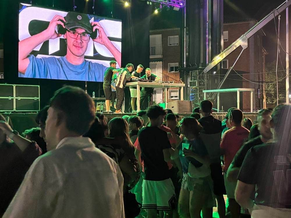 Multitudinaria respuesta a la gala solidaria Airadilos en Peñaranda