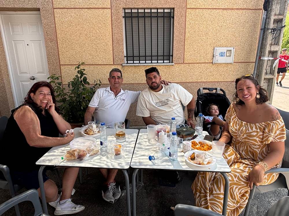 Medio millar en la paella de Villar de Gallimazo