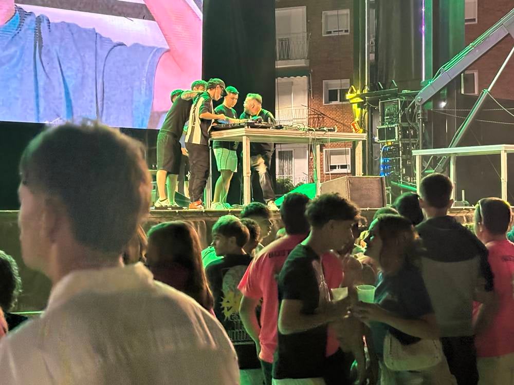 Multitudinaria respuesta a la gala solidaria Airadilos en Peñaranda