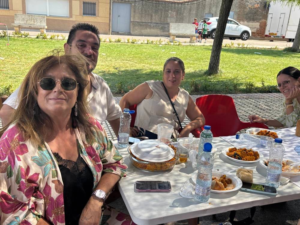 Medio millar en la paella de Villar de Gallimazo