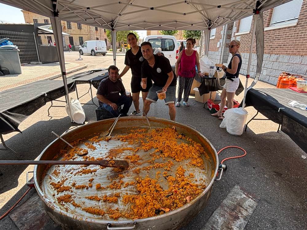 Medio millar en la paella de Villar de Gallimazo