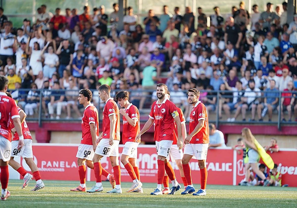 De la Nava sonríe tras anotar su segundo tanto en el choque de este domingo en el San Casto.