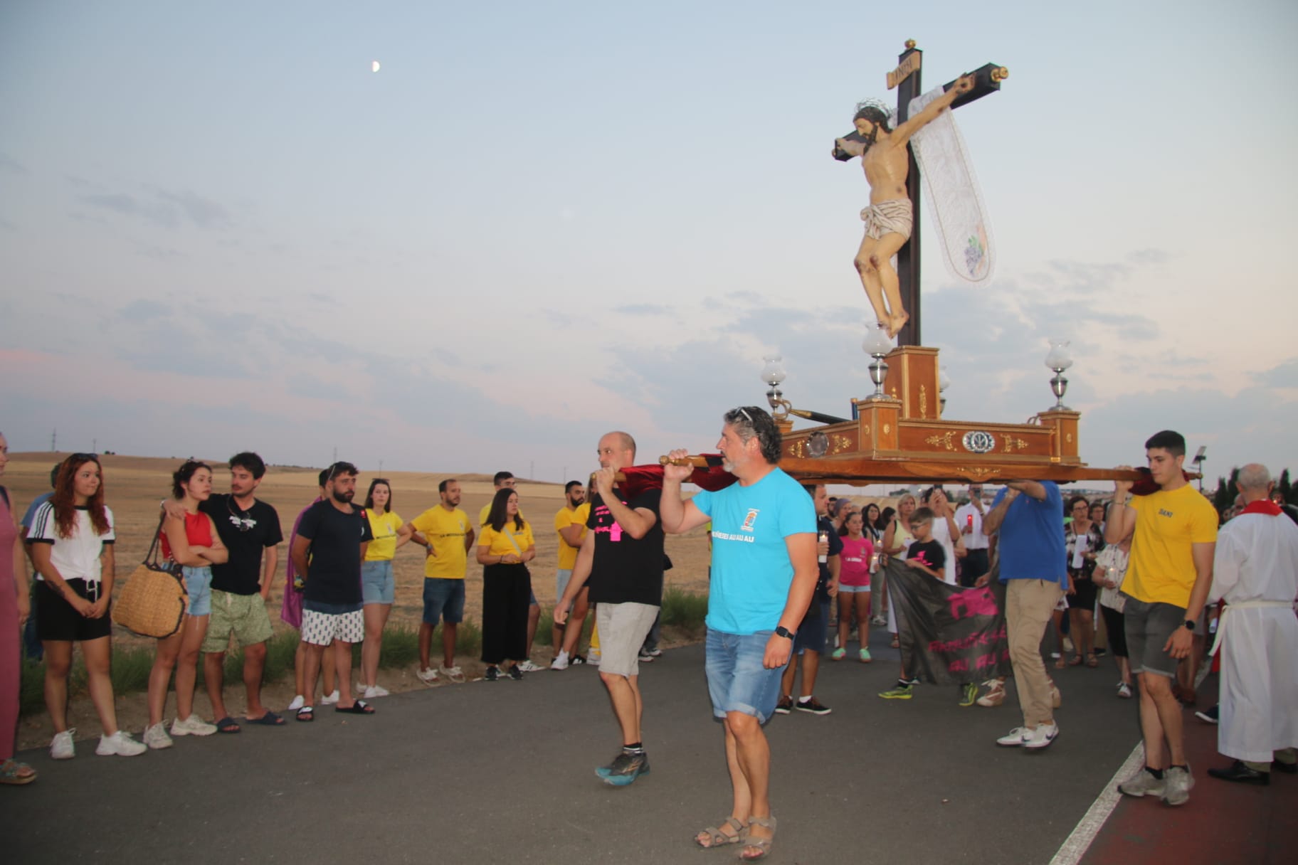 Cien antorchas en Castellanos de Moriscos para iluminar el camino del Cristo de las Batallas