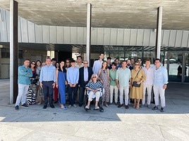 Santos Carrasco, arropado por su familia en el día de su noventa cumpleaños.