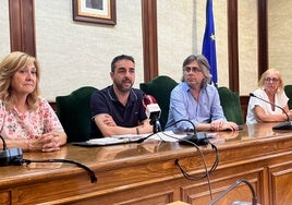 Purificación Pozo, Javier Hernández, Luis Francisco Martín y Maite Crego, esta tarde, en el Ayuntamiento de Béjar.