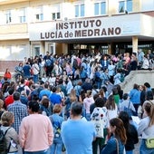 Decenas de candidatos, antes de unas oposiciones de Educación.