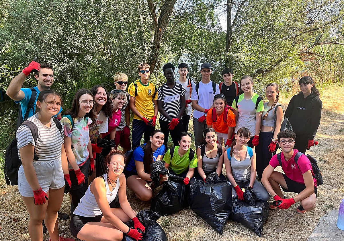 Los jóvenes del campus Tormes Limpio, en Santa Marta.