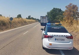 Imagen de la intervención llevada a cabo por la Guardia Civil de Tráfico en el punto exacto.