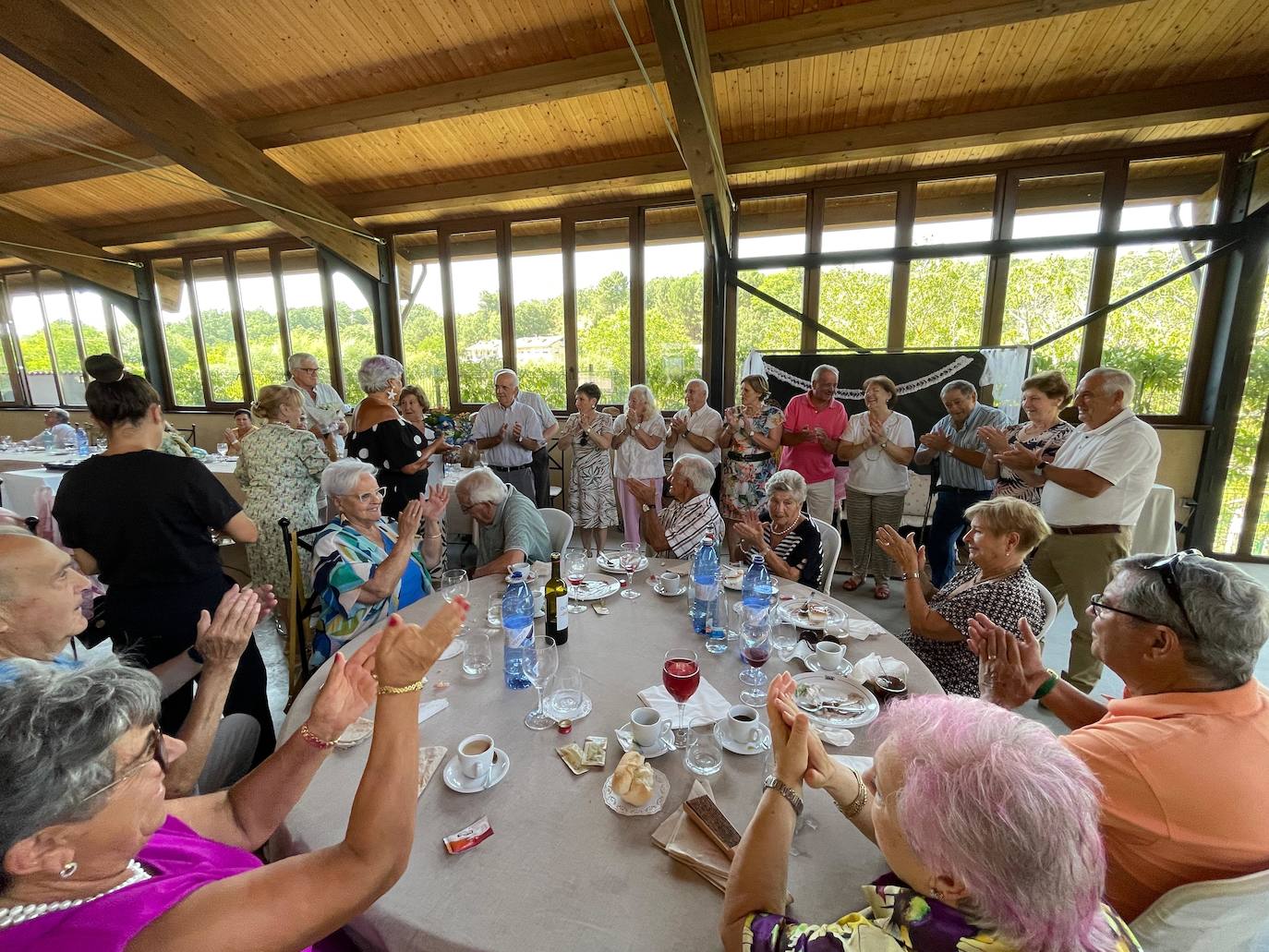 Animado día festivo para los mayores de Linares de Riofrío