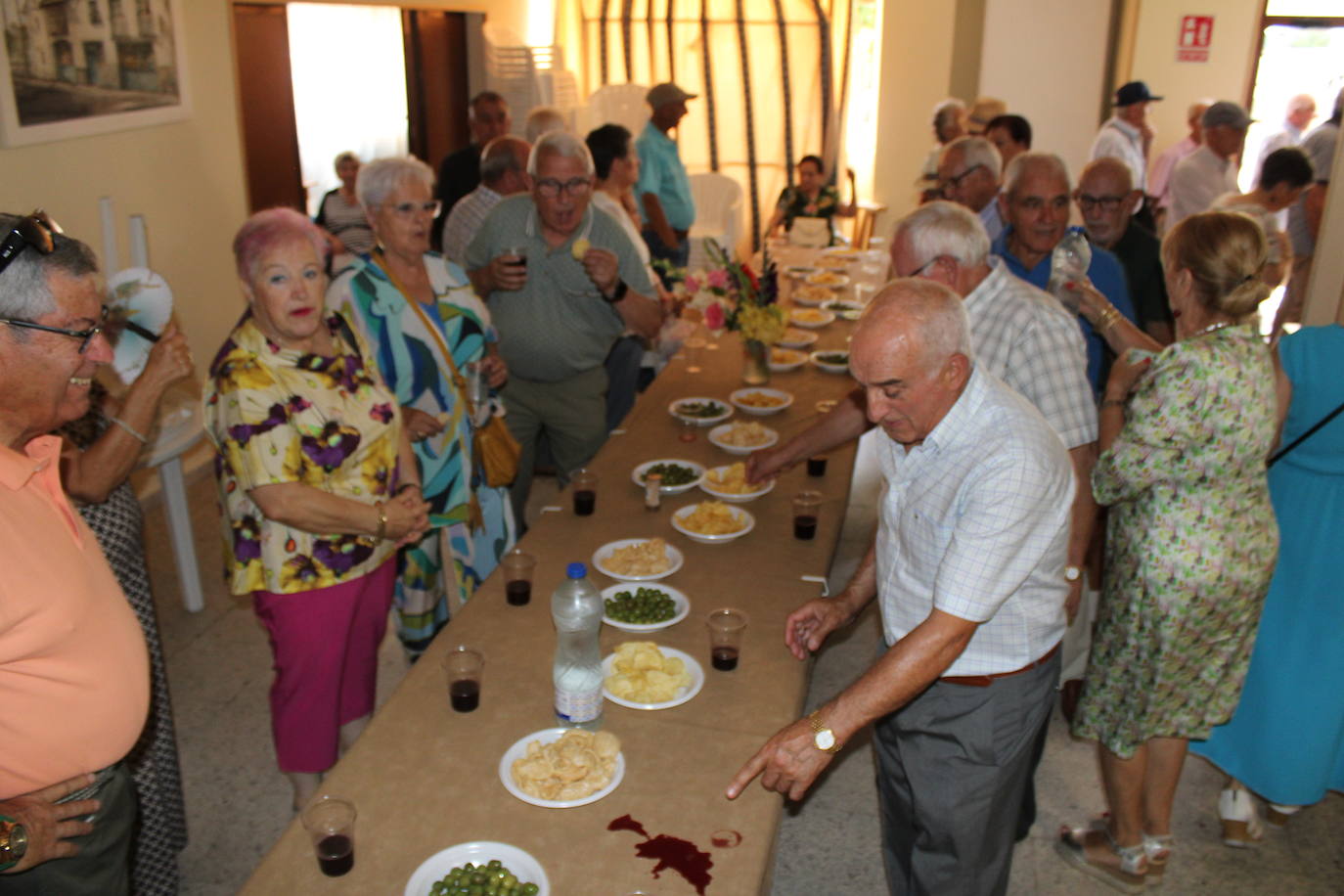 Animado día festivo para los mayores de Linares de Riofrío