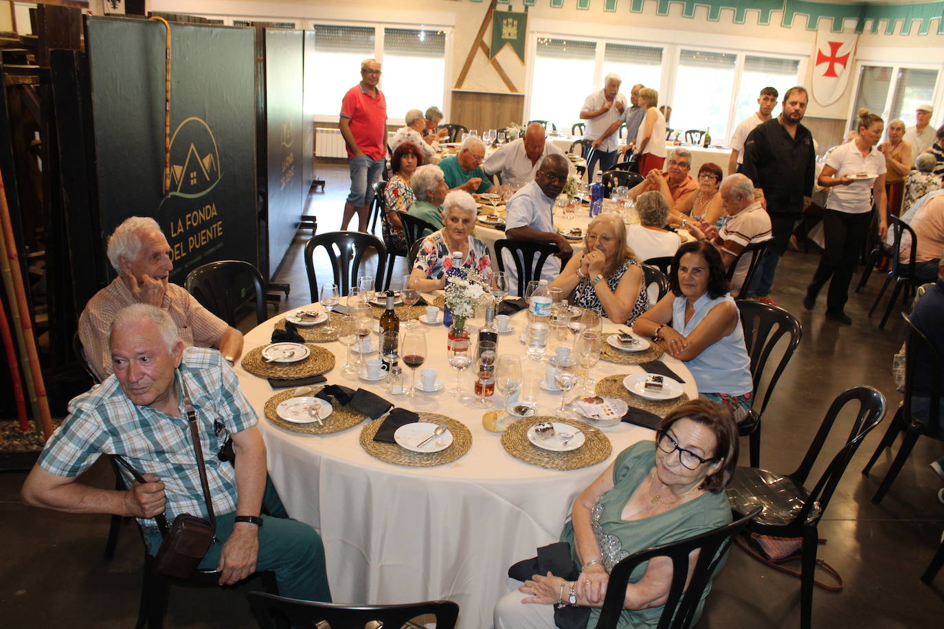 Los mayores de Puente del Congosto disfrutan de un animado día de fiesta