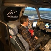 El rector de la Universidad, en una visita a la escuela de pilotos.