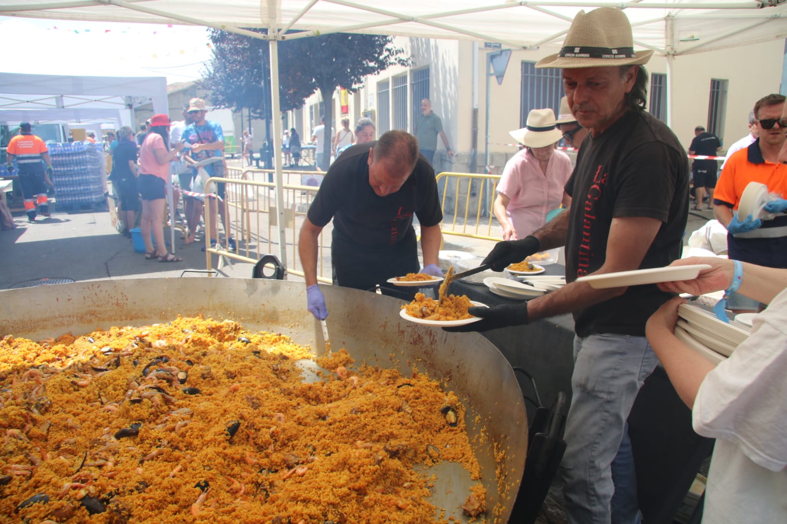 Castellanos de Moriscos, unido en torno a la paella